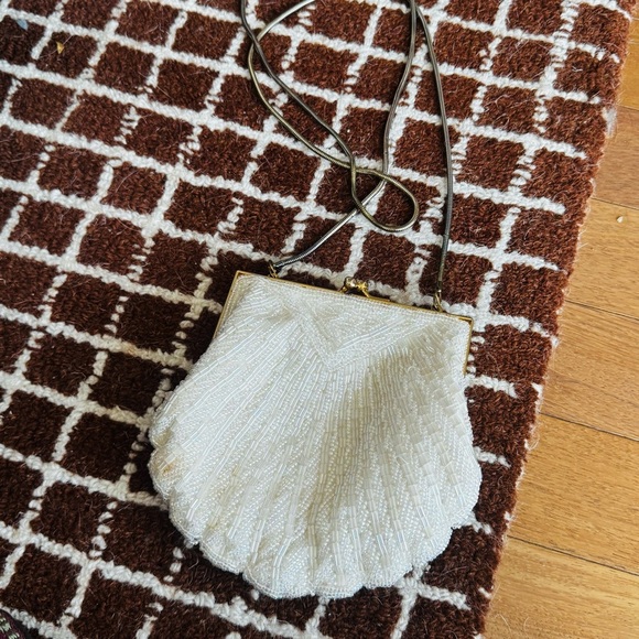 VINTAGE white beaded shell purse - Picture 2 of 6